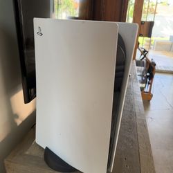 PS5 Disc Versions With 8 Games And Extra Controller 