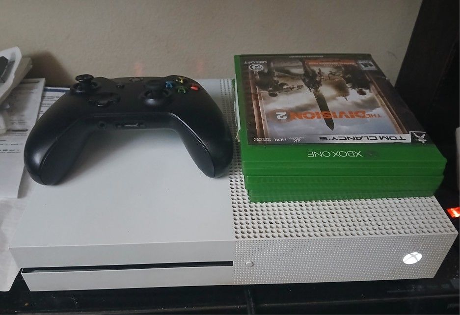 Xbox One With Controller And 2 Games