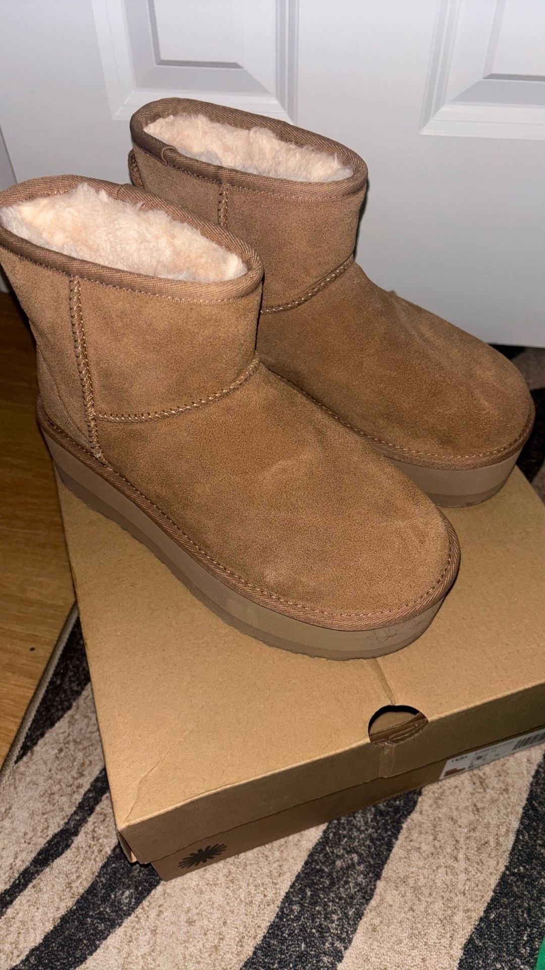 Tan Uggs Size 6