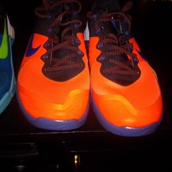 Nikes Size 11 And A Half