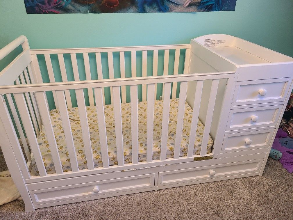 Convertible Crib Toddler Bed w/ Changing Table & Drawers