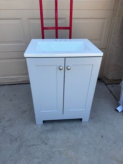 24x19 GRAY  VANITY  W  WHITE TOP NEW