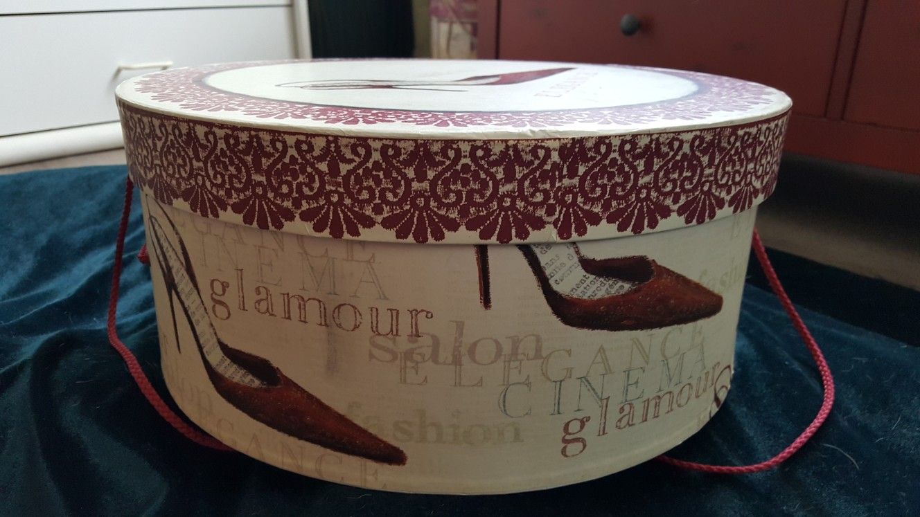 Emily Adams Glamour Salon 15" x 6.5" hat box
