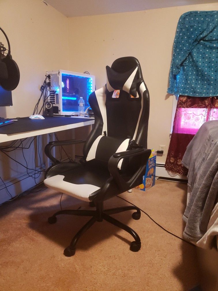 Gaming Chair With Massage /I’m Willing To Trade 