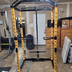 Squat Rack/Power rack With Pulley System, Lat Pull Down, Dips Station And Attachments