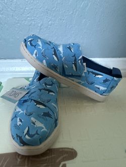 TOMS Size 11 Boy Shoes