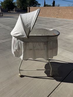 Baby Bassinet with Canopy and Wheels