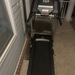 Gold’s gym treadmill (iPod compatible)