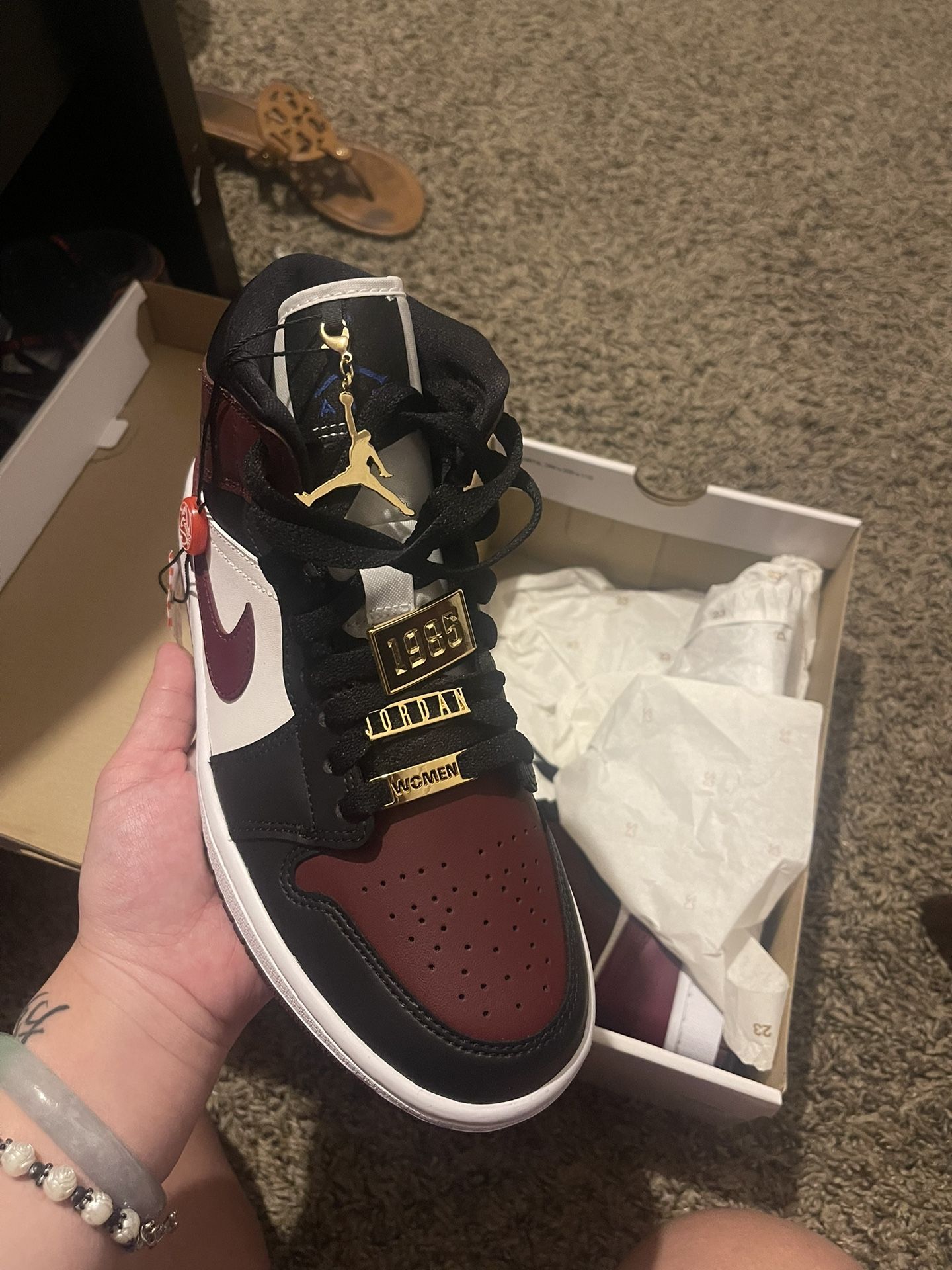 Jordan Mid SE Black Dark Beetroot