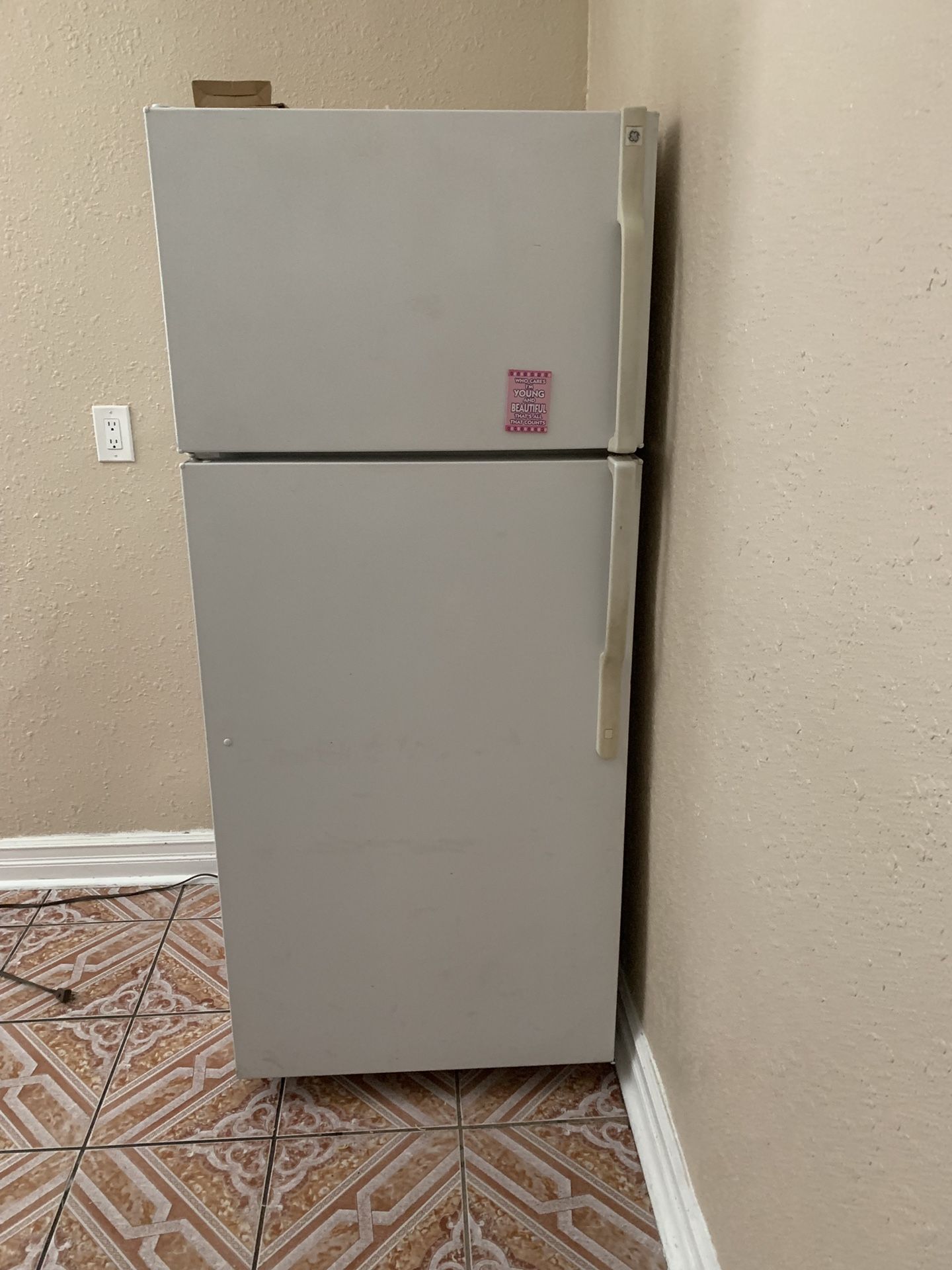 GE REFRIGERATOR