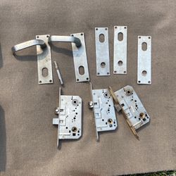 Trioving Lock sets And Parts