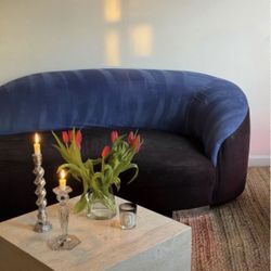 VLADIMIR KAGAN CURVED SOFA
