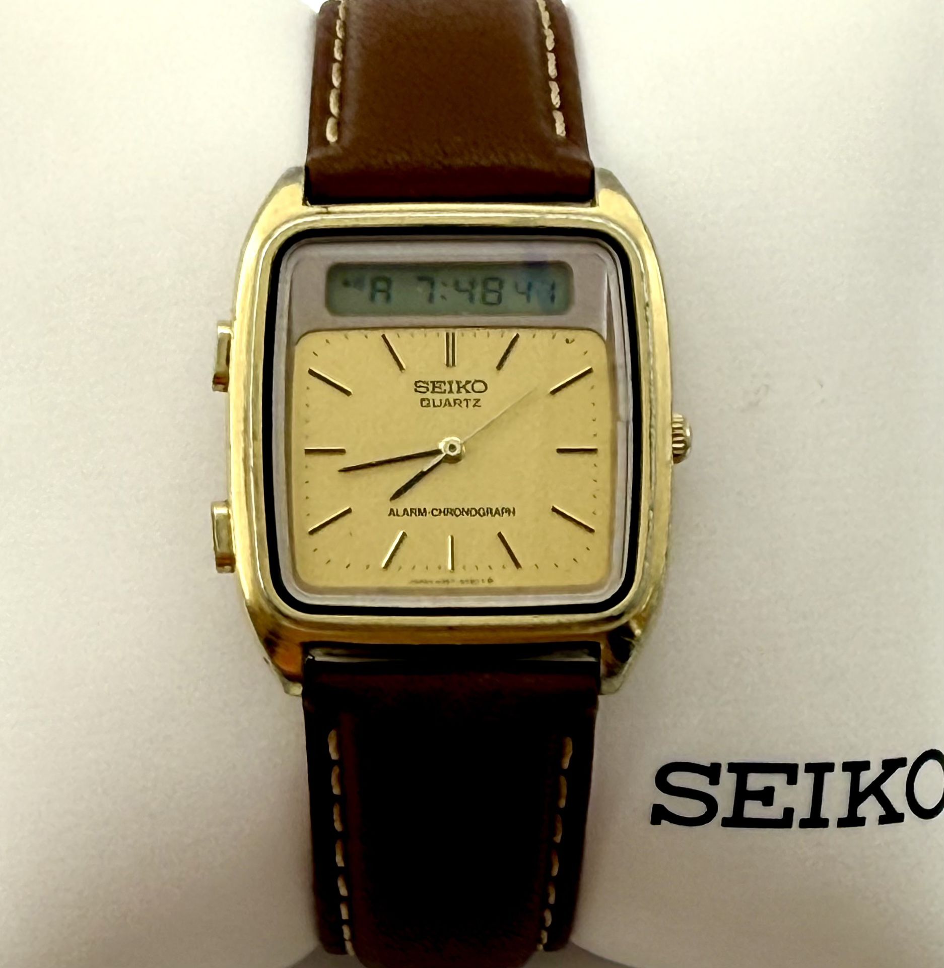 Vintage 1981 Seiko analog and digital tank watch, 31mm size case, 8in size leather band