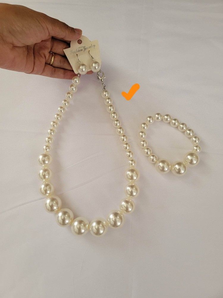 Women's Simple Statement Costume Choker Chunky Necklace Earrings Bracelet Jewelry Set NEW.
SPECIFICATION - Statement Necklace Length 19 inch (48cm) +