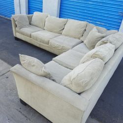 Beautiful sectional couch 🛋 very clean 🛋