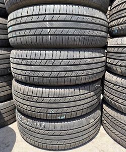 225/65/17 Michelin šš Vendo un set de llantas con 80% de vida las 4 šš