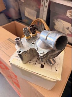 2010 Mustang Cooling system aluminum thermostat housing