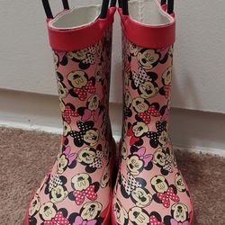 9/10 Minnie Rainboots
