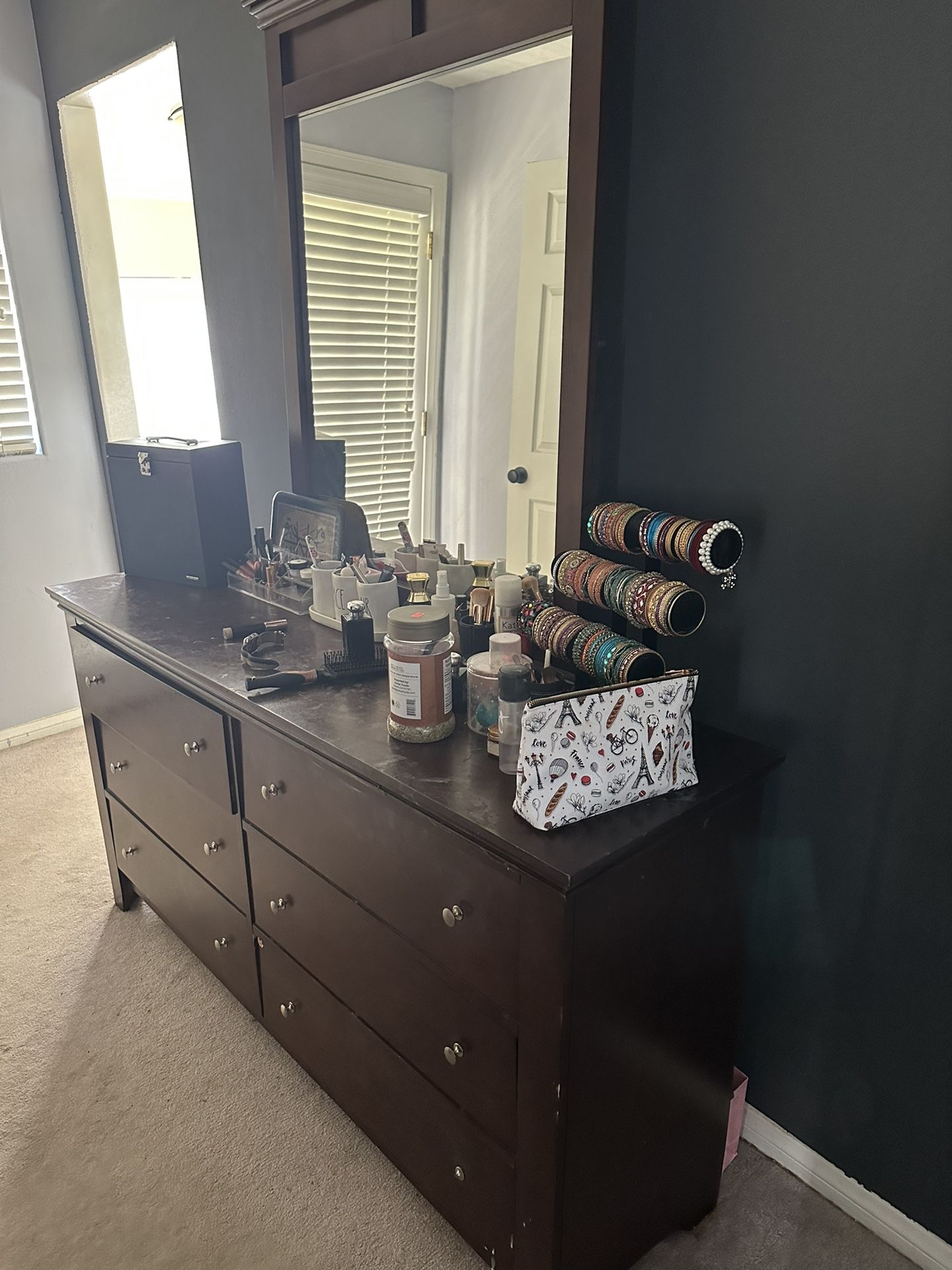 Dresser With Mirror 