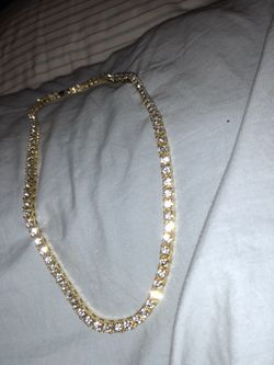 Gold chain selling fast !