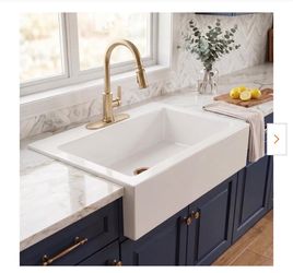 White Farmhouse Apron Front Kitchen Sink