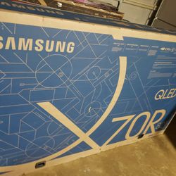 Tv Samsung 82", Q70R, 240 HZ, Dynamic Cristal Color, Excellent