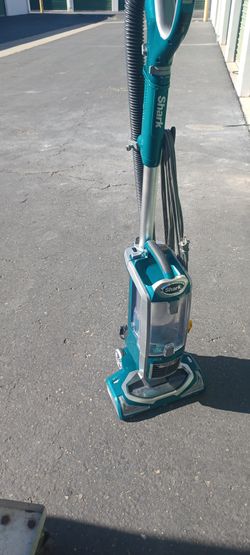SELLING SHARK VACUUM ASKING $100 OBO