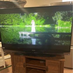Televisión 65”