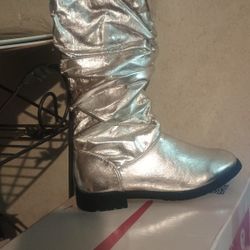 Fashionable Winter Boots Only 1 Size 7