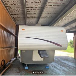2004 Sun Valley  Road Runner Fifth Wheel 