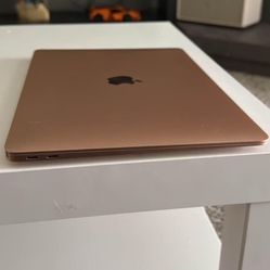 Apple MacBook 2022