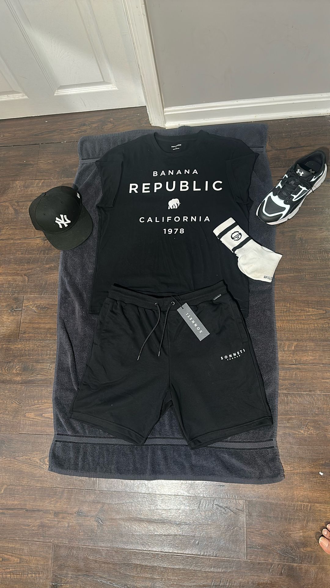 Shirt Large , Shorts Large , Shoes , 9.5 Cap 🧢 Adjustable.