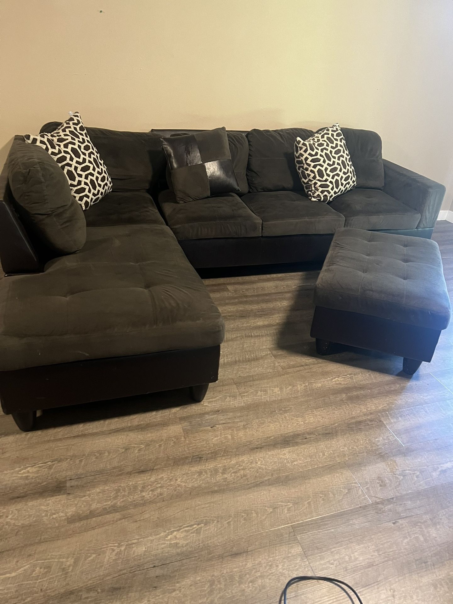 Couch Couch Need Gone 250 OBO