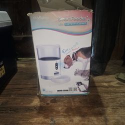 Pet Genius SmartFeeder With Live Wi-Fi Camera
