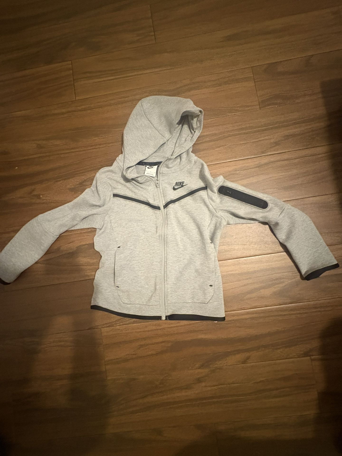 Nike Tech Fleece Kids Size Medium Big Kids' Full-Zip Hoodie