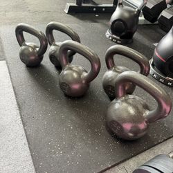 Top quality ⭐️ 15,20,25,30,35lb iron kettlebell. new in box 📦 $150
