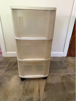 Plastic 3 drawer on wheels