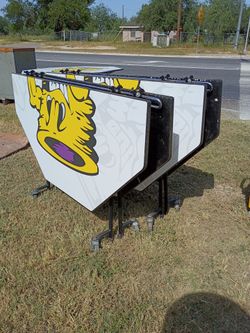 Foldable tables on wheels