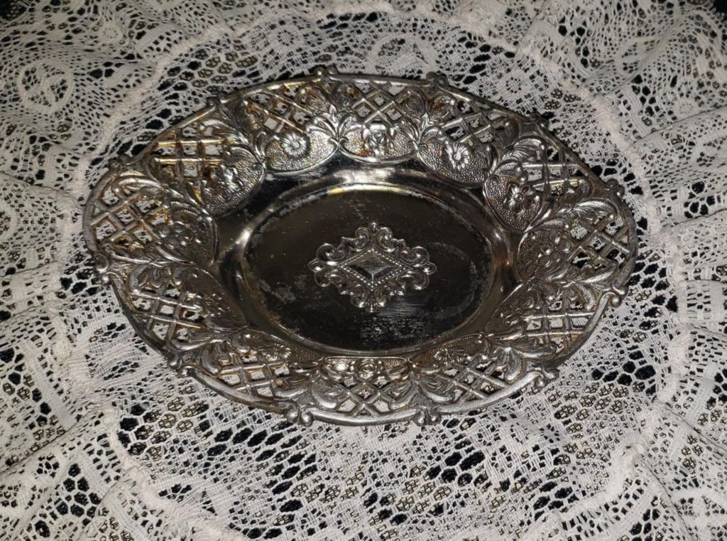 VINTAGE ORNATE FLORAL FLOWER FILIGREE SILVER METAL BAR SOAP DISH HOLDER DISPLAY BATHROOM DECOR