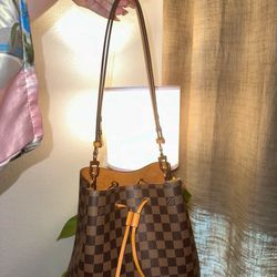 AUTHENTIC LV 