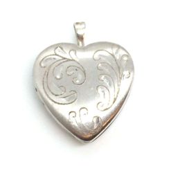 Beautiful VINTAGE BRUSHED 14K WHITE GOLD HEART LOCKET (145)78