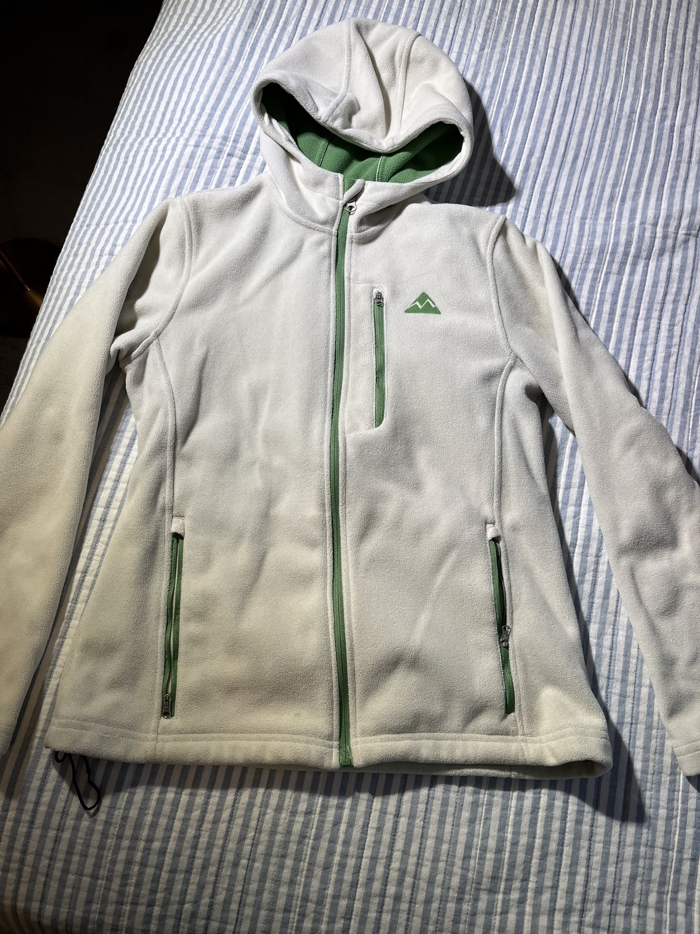 The hoodie is warm, excellent quality , in good condition.
