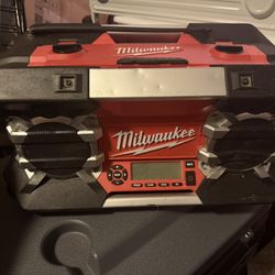 Milwaukee radio, no Bluetooth