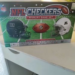 NIB NFL Football Checkers Game