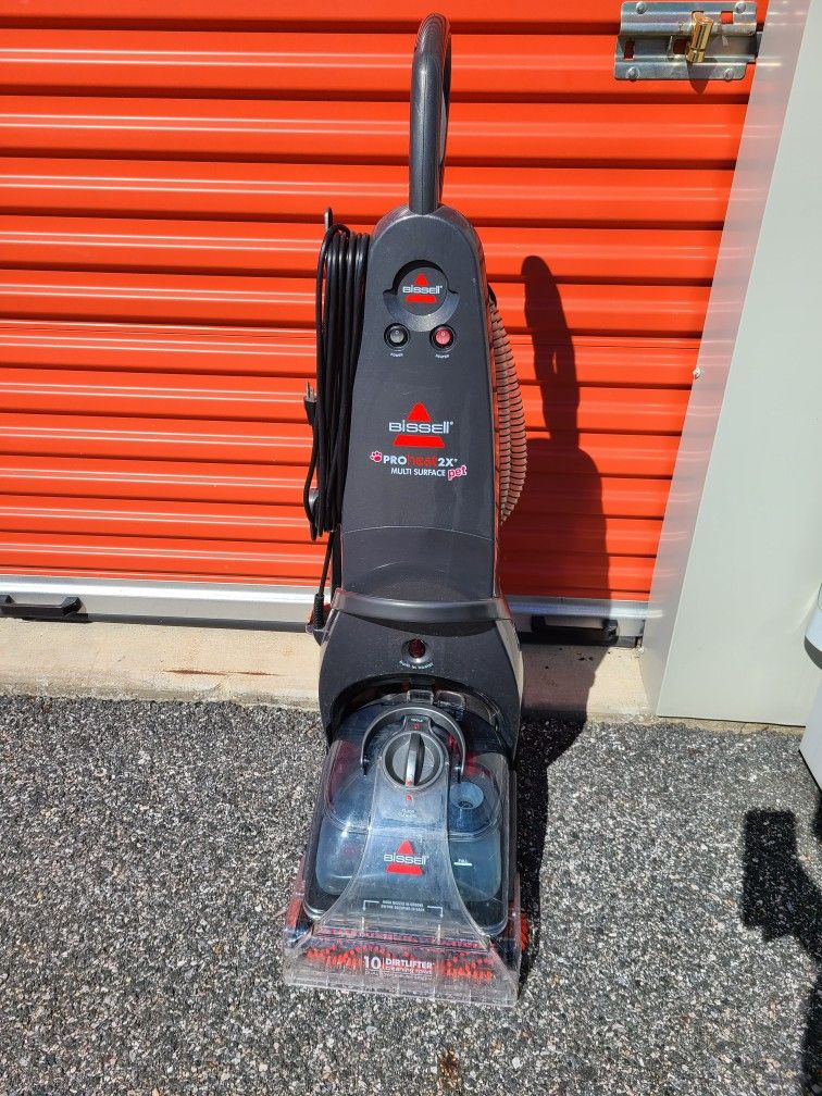 BISSELL CARPET CLEANER