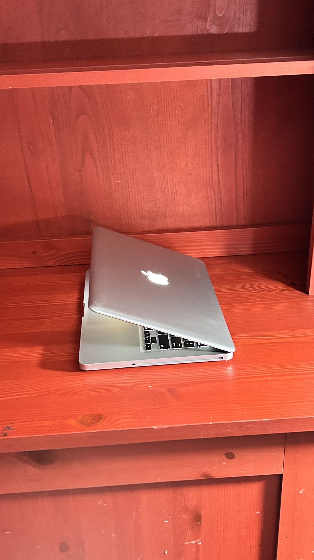 Apple MacBook Pro 13” I5/8GB/256GB SSD $140