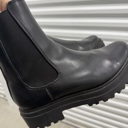 Women’s Boots Size 8.5