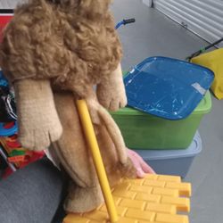 Wizard Of Oz Cowardly Lion Figure 40 Dollars 