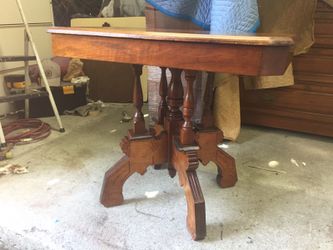 Antique coffee table oak wood good condition 28x22x32