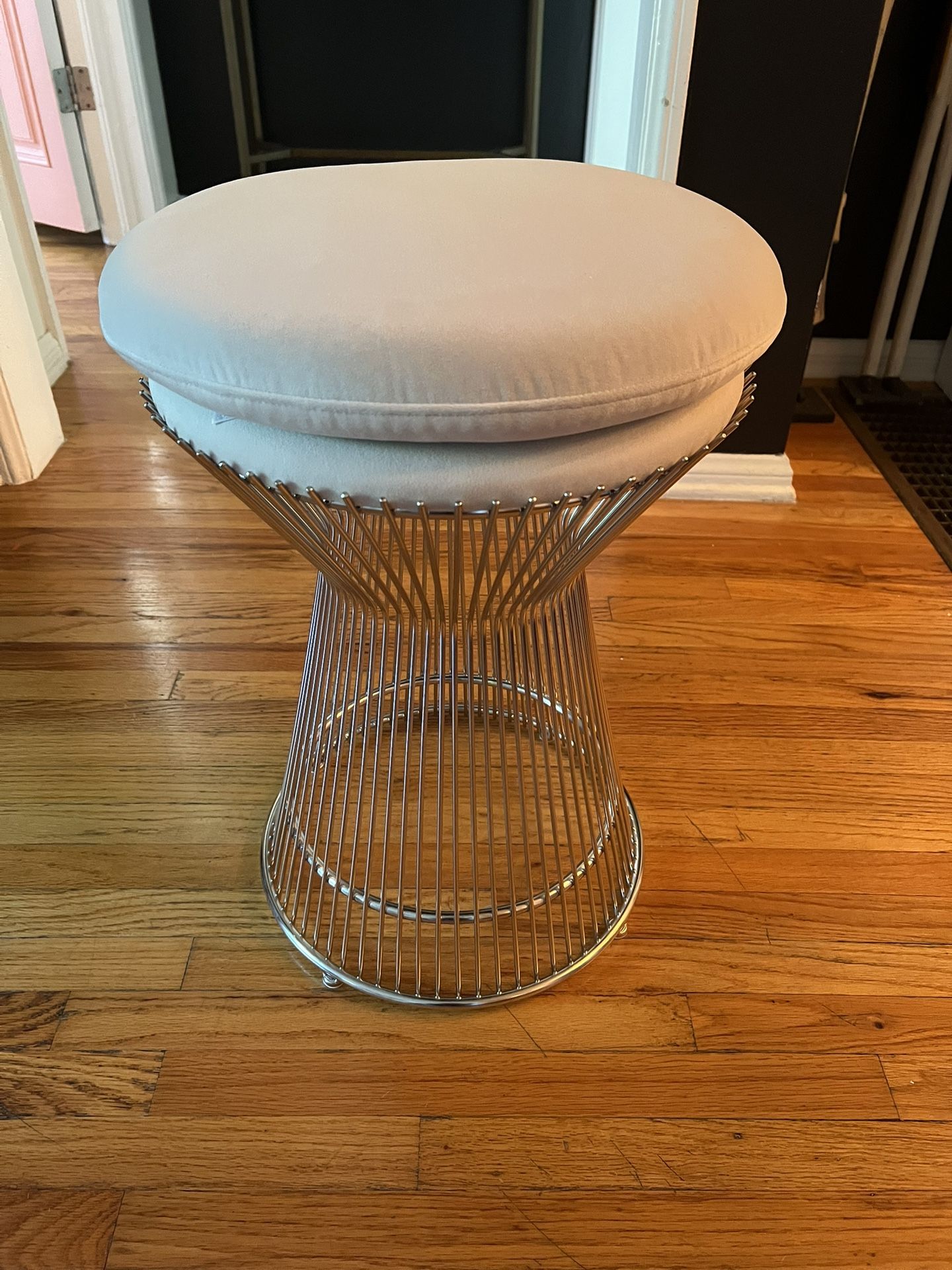 NEW! Never Used. Warren Platner Styled Stool